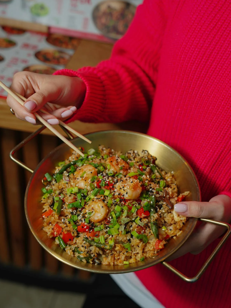 One-Pot Garlic Prawns, Chorizo, & Rice